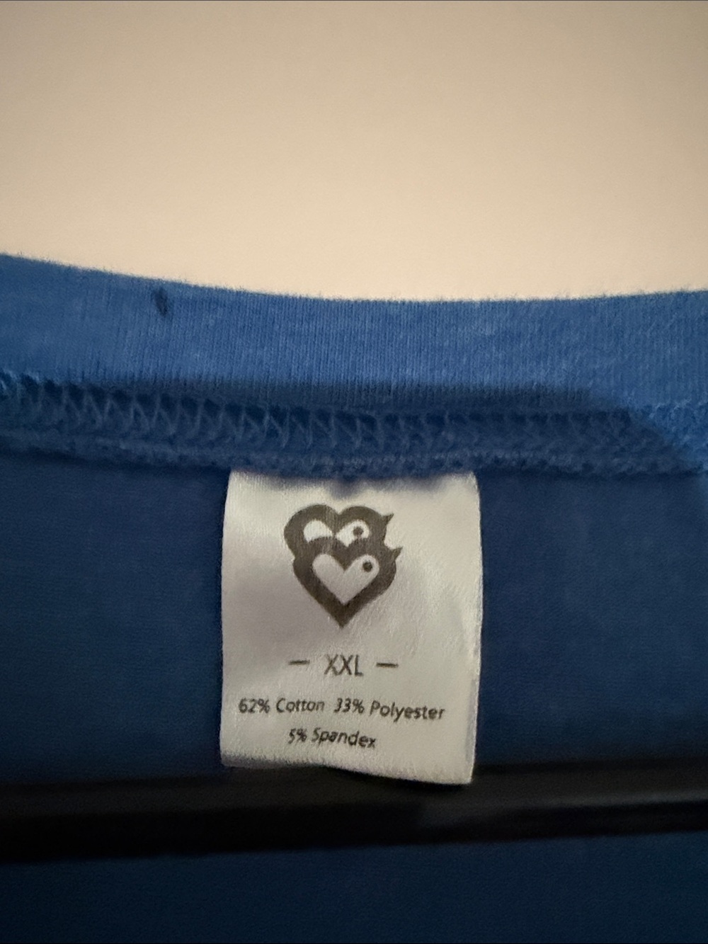 Blue Graphic Tee "FREE HUGS" - Picture 2 of 2
